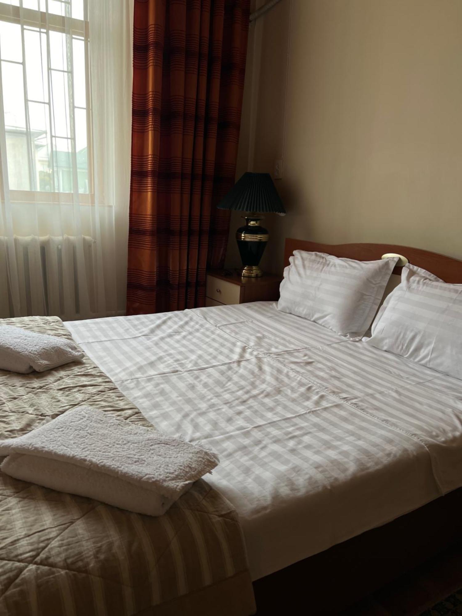 Дом 14 Bed & Breakfast Osh Luaran gambar