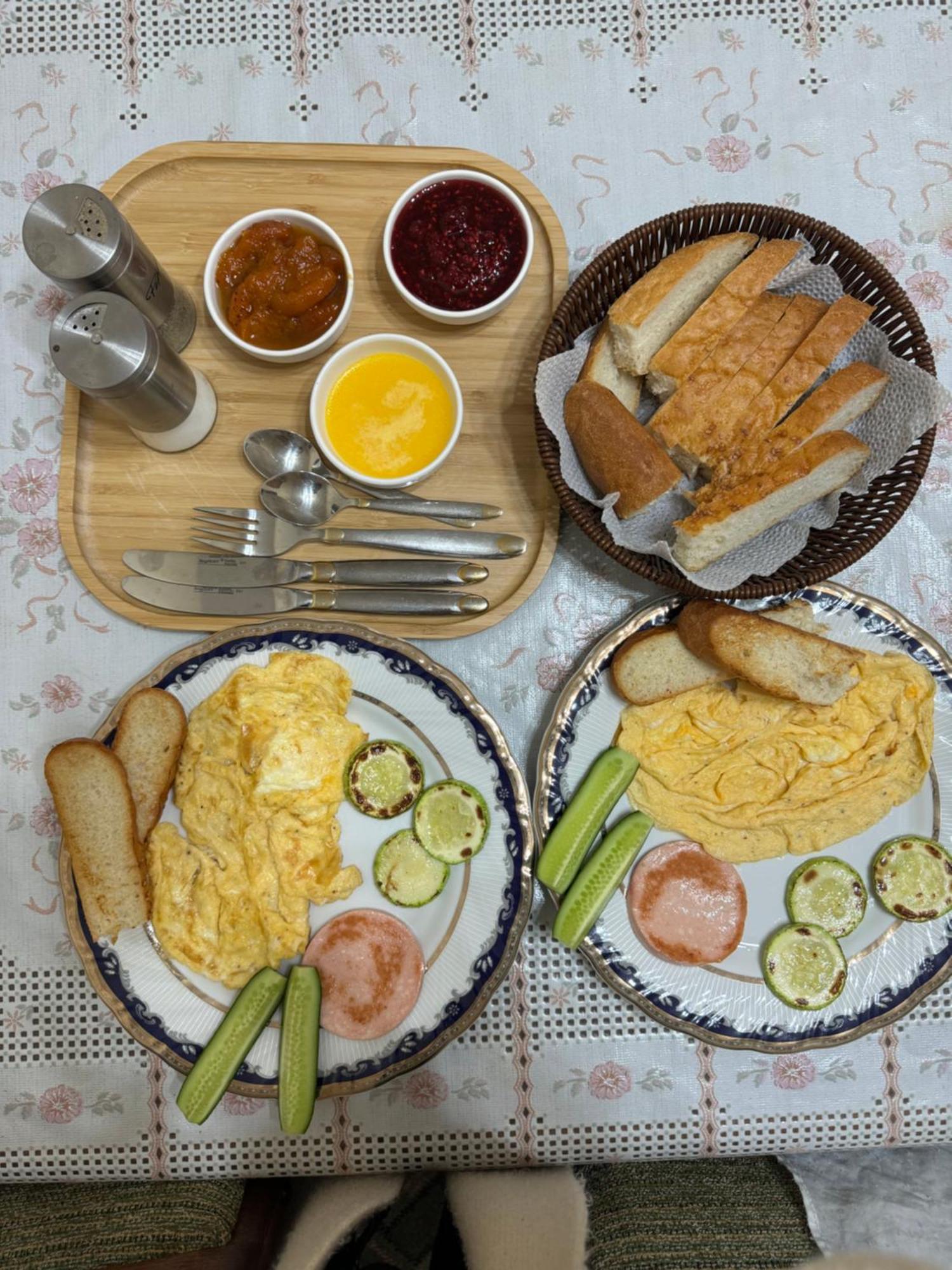Дом 14 Bed & Breakfast Osh Luaran gambar